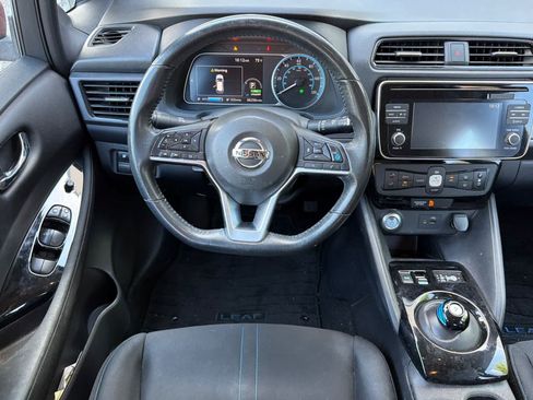Used 2018 Nissan Leaf SV w/ SV Technology Package FWD image 16