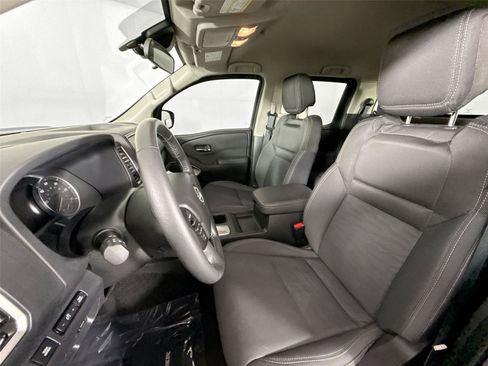 Used 2023 Nissan Frontier SV w/ SV Convenience Package image 3