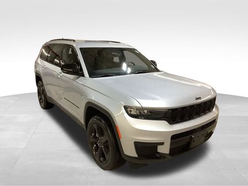 Used 2023 Jeep Grand Cherokee L Laredo image 6