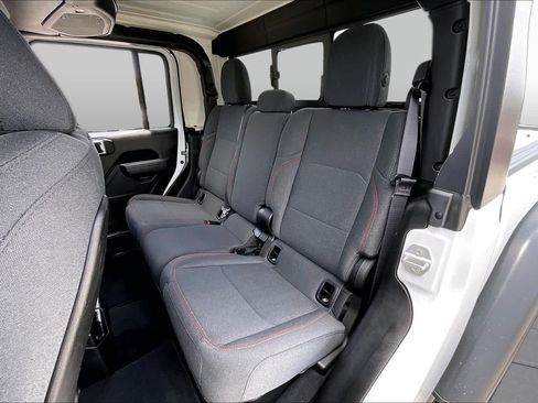 Used 2026 Jeep Gladiator Rubicon AWD/4WD image 18
