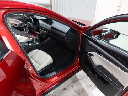 Used 2019 MAZDA MAZDA3 Hatchback FWD image 12