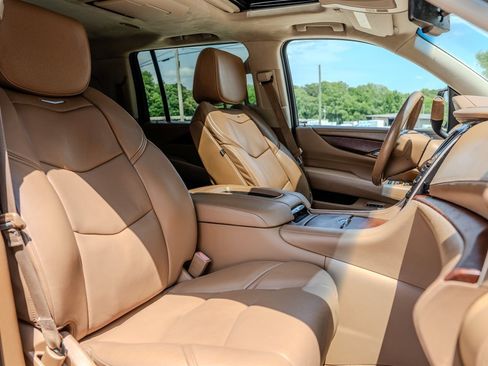 Used 2015 Cadillac Escalade ESV Platinum AWD/4WD image 33