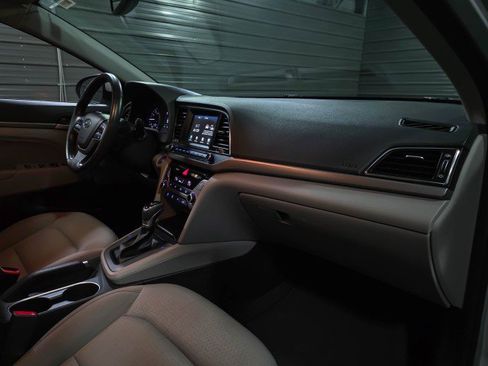 Used 2018 Hyundai Elantra Value Edition FWD image 12