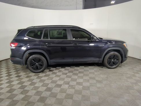 Used 2024 Volkswagen Atlas SE image 3
