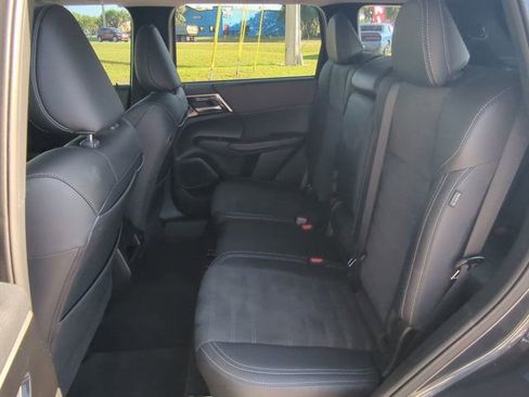 Used 2024 Mitsubishi Outlander SE Black Edition FWD image 12