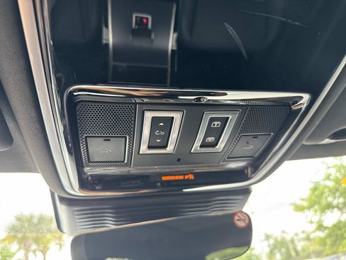 Certified 2026 Land Rover Range Rover Velar Dynamic SE AWD/4WD image 28