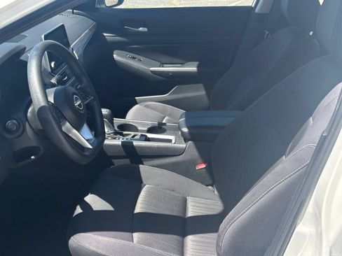 Used 2025 Nissan Altima 2.5 SV FWD image 24