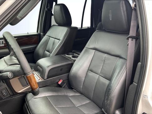 Used 2014 Lincoln Navigator 2WD image 25