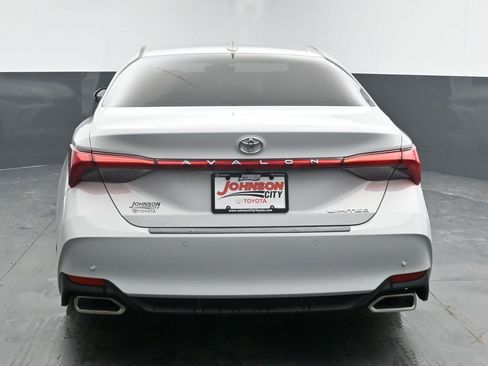 Used 2022 Toyota Avalon Limited image 8