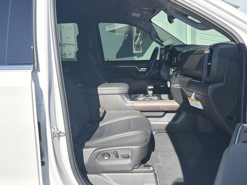 Used 2026 GMC Sierra 1500 SLT RWD image 31