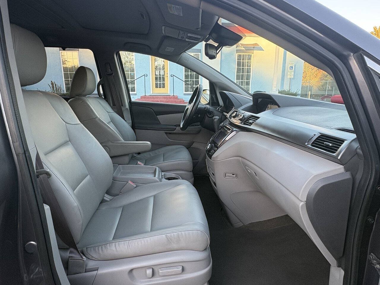 Used 2016 Honda Odyssey Touring Elite image 24