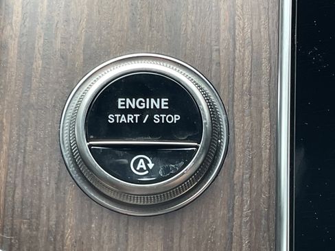 Certified 2025 Mercedes-Benz GLC 300 image 30