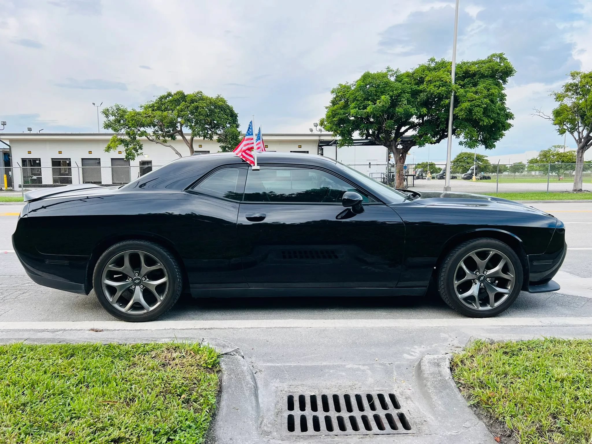 Used 2015 Dodge Challenger R/T w/ Quick Order Package 22B R/T RWD image 6
