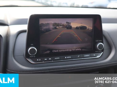 Used 2024 Nissan Rogue S image 33