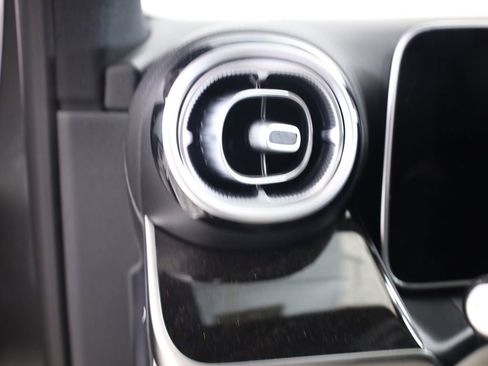 Used 2026 Mercedes-Benz GLC 300 4MATIC image 11