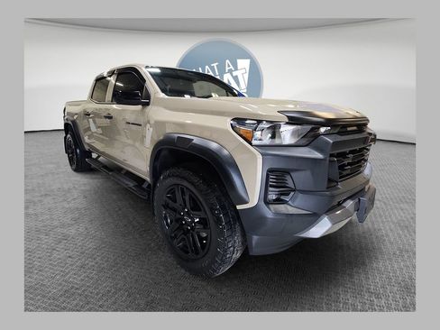 Used 2024 Chevrolet Colorado Trail Boss w/ Advanced Trailering Package AWD/4WD image 1