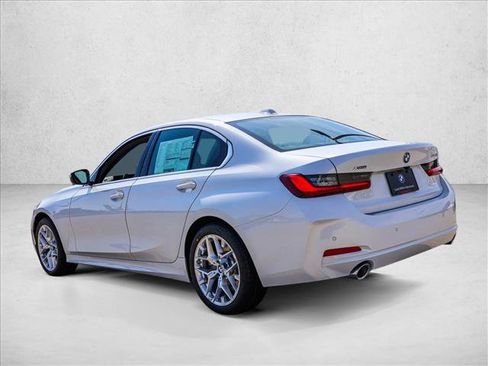 Used 2025 BMW 330i xDrive Sedan w/ Convenience Package image 7