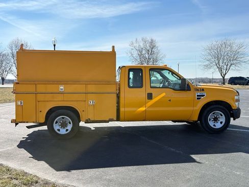 Used 2009 Ford F350 XL image 4