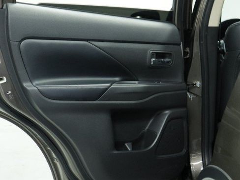 Used 2019 Mitsubishi Outlander SE FWD image 29