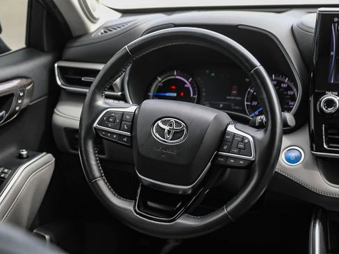Certified 2021 Toyota Highlander Platinum FWD image 16