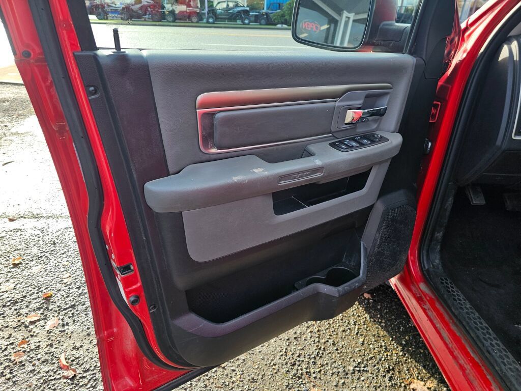 Used 2017 RAM 1500 Classic SLT AWD/4WD image 24