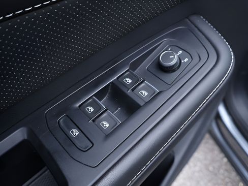 Certified 2025 Volkswagen Atlas SE AWD/4WD image 13