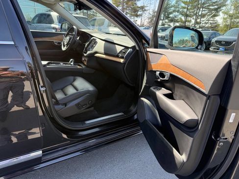 Used 2023 Volvo XC90 B6 Plus image 10