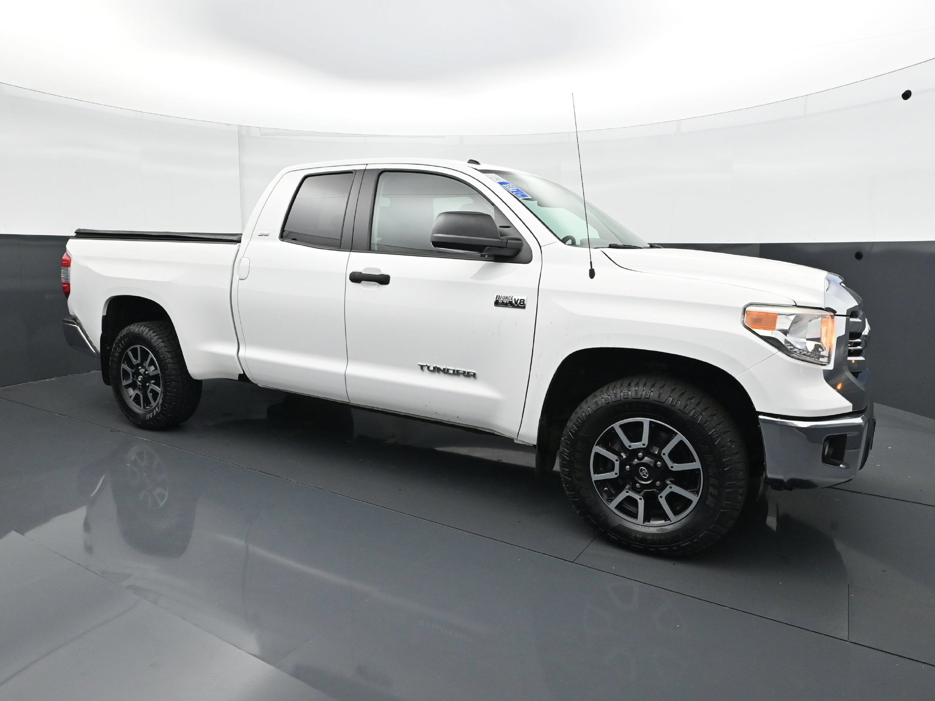 Used 2017 Toyota Tundra SR5 w/ TRD Off Road Package AWD/4WD image 9