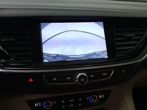 Used 2019 Buick Regal Essence w/ Driver Confidence Package I image 9