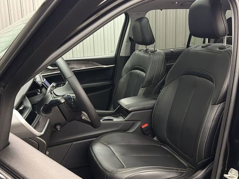 Used 2023 Jeep Grand Cherokee 30th Anniversary AWD/4WD image 31