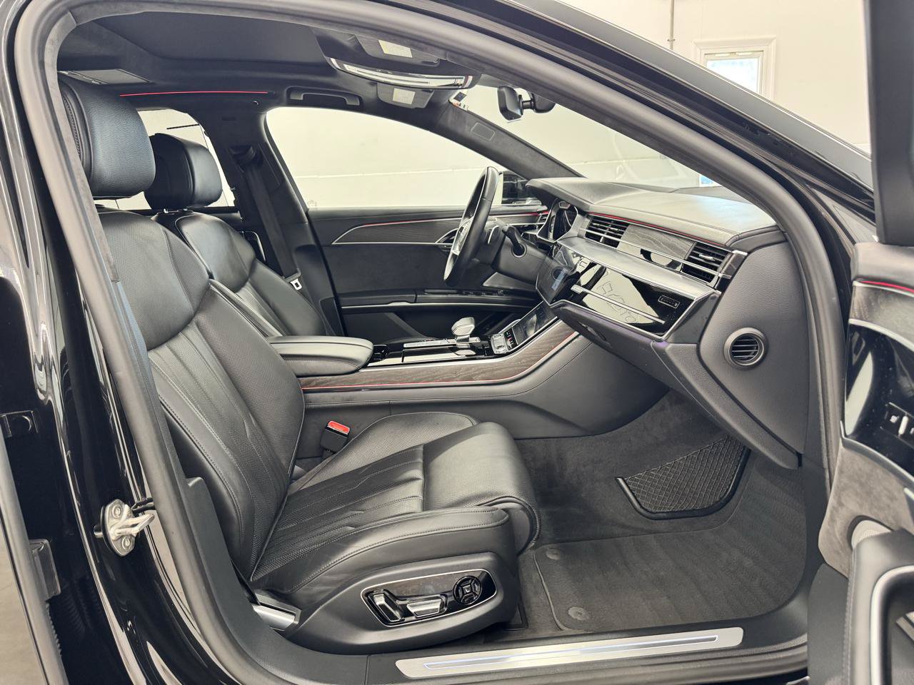Used 2021 Audi A8 L 4.0T AWD/4WD image 18