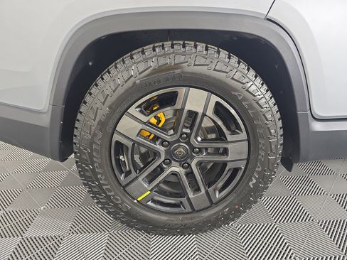 Used 2022 Rivian R1T Adventure image 12