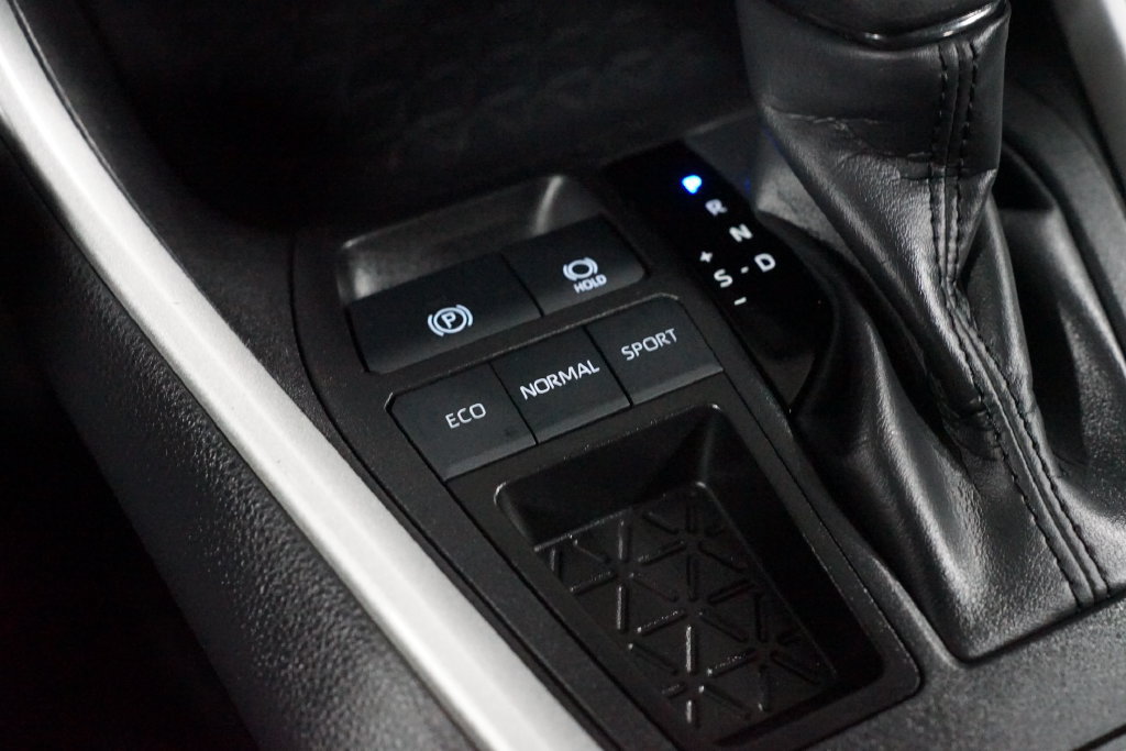 Certified 2025 Toyota RAV4 XLE FWD image 22