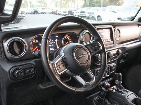 Used 2020 Jeep Wrangler Unlimited Sahara image 19