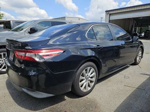 Used 2018 Toyota Camry LE FWD image 6
