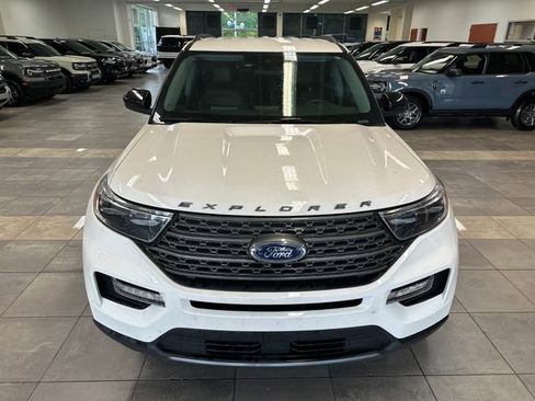 Used 2023 Ford Explorer XLT w/ Equipment Group 202A AWD/4WD image 16