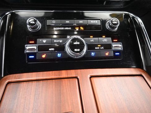 Used 2020 Lincoln Navigator Reserve w/ Luxury Package AWD/4WD image 21