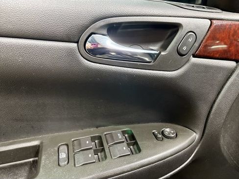 Used 2010 Chevrolet Impala LT FWD image 13