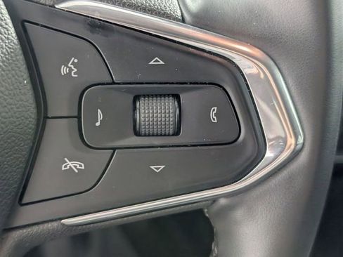 Used 2025 Chevrolet Trax LT w/ LT Convenience Package FWD image 15