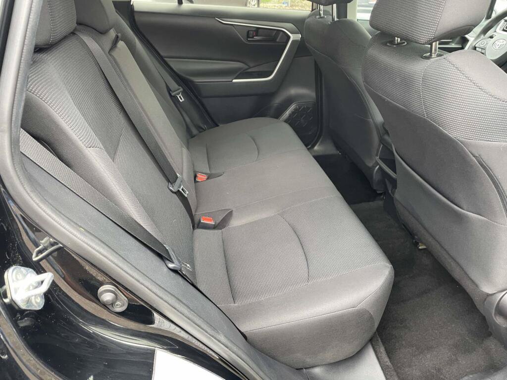 Used 2020 Toyota RAV4 LE AWD/4WD image 18