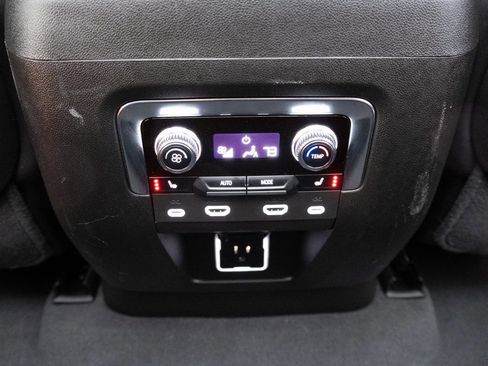 Used 2023 GMC Yukon XL Denali Ultimate image 19