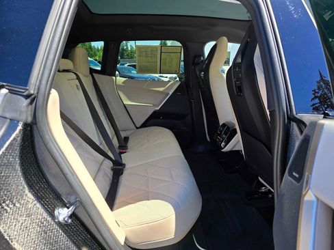 Used 2024 BMW iX xDrive50 w/ Premium Package AWD/4WD image 12