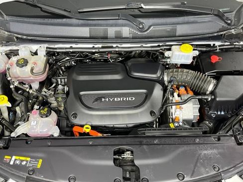 Used 2023 Chrysler Pacifica Touring-L FWD image 8