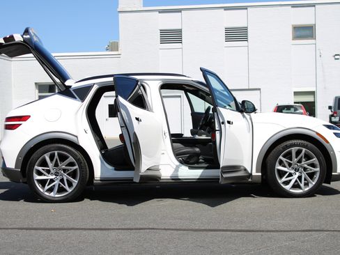Used 2023 Genesis GV60 Advanced AWD/4WD image 14