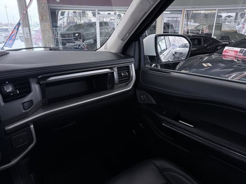 Used 2022 Ford Expedition XLT image 47