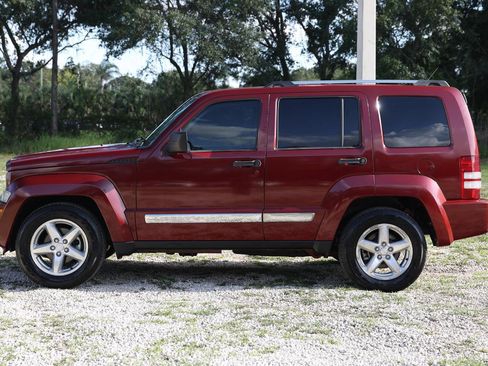Used 2009 Jeep Liberty Limited w/ Premium Group AWD/4WD image 3