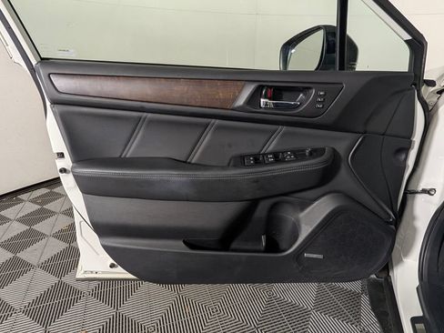 Used 2019 Subaru Outback 3.6R Limited AWD/4WD image 25