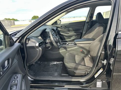 Used 2024 Nissan Altima 2.5 S FWD image 30