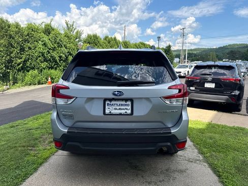Used 2021 Subaru Forester Premium AWD/4WD image 5