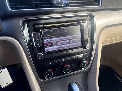 Used 2015 Volkswagen Passat TDI SE image 17